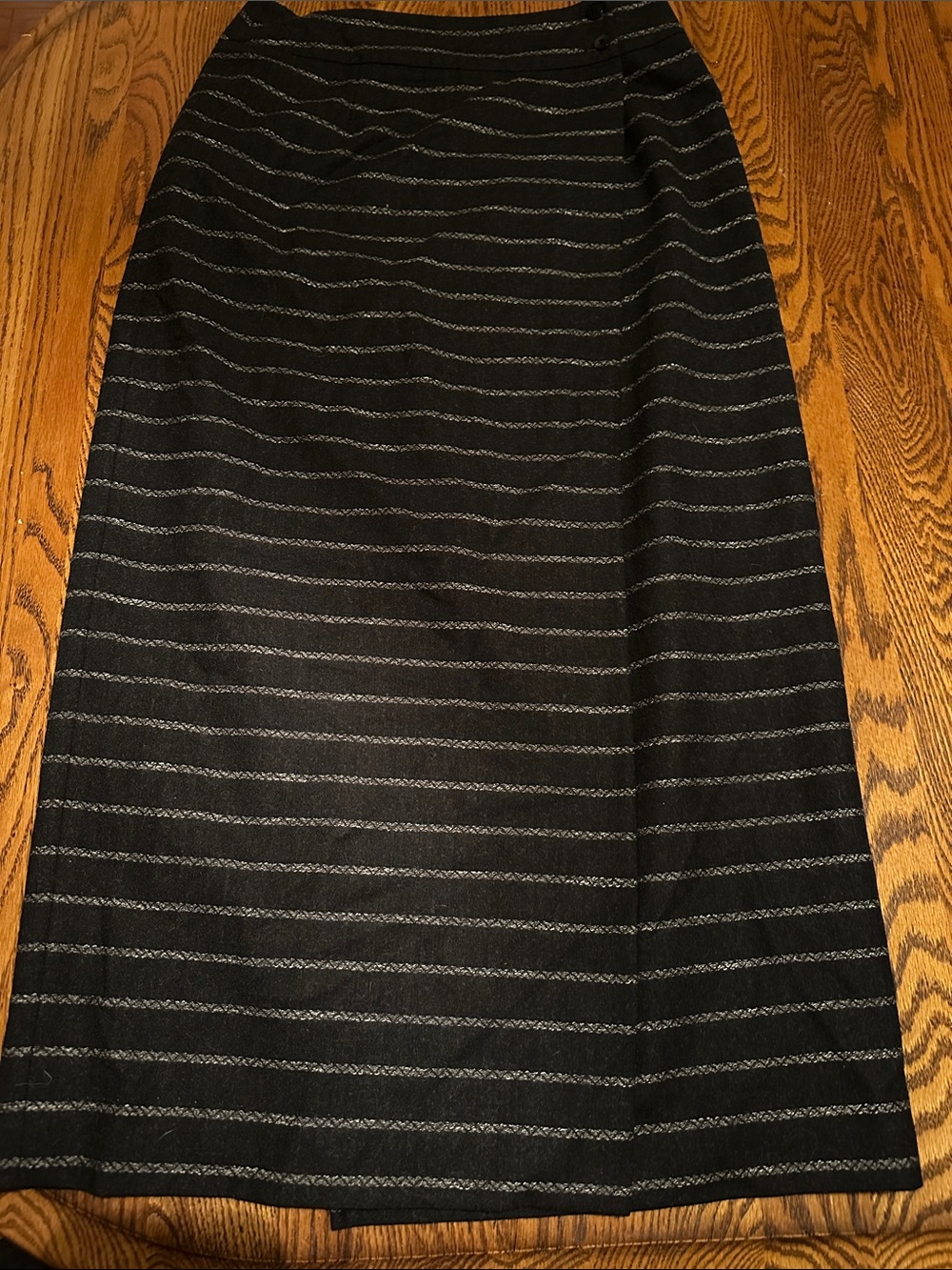 Liz Claiborne Wool Blend Black w/grey stripes full length Wrap Skirt size 4.